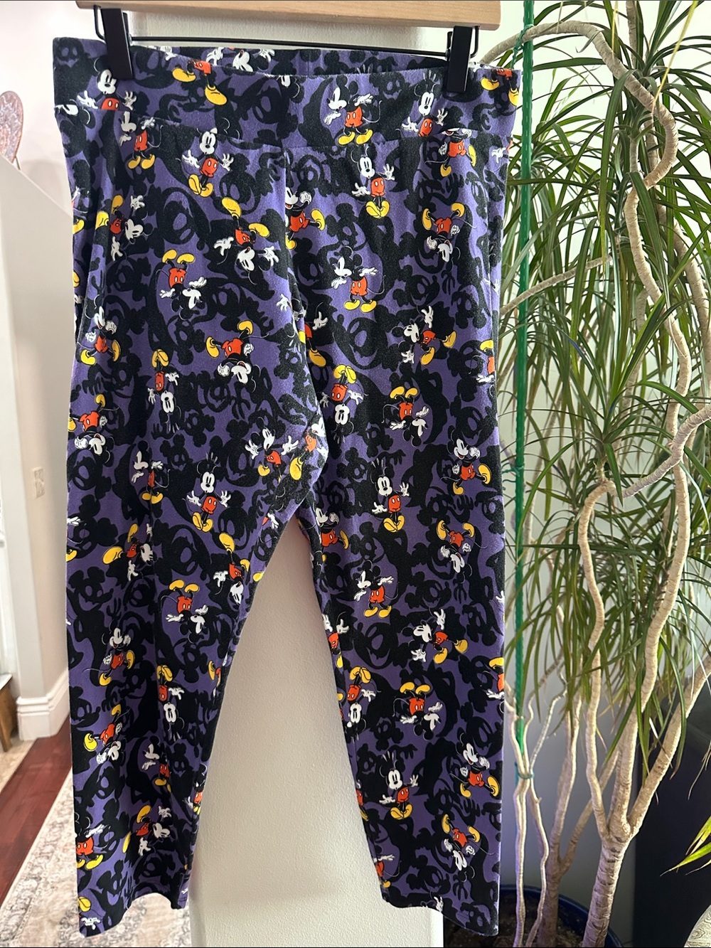 torrid Size 1 14/16 Spooky Mickey Mouse Print Leggings with Yellow & Red Accents